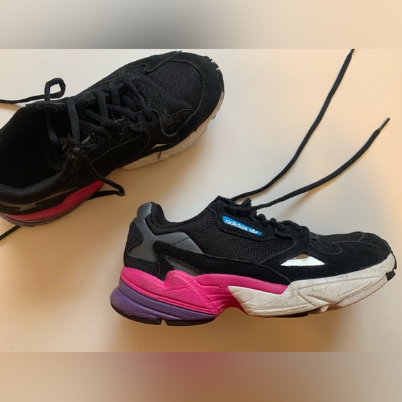 Women’s size 6 Adidas Falcon - Picture 3 of 5